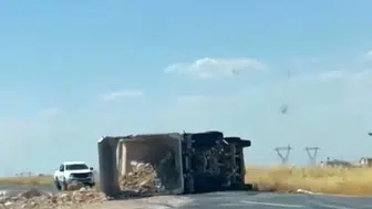 Siirt Kurtalan yolunda kamyon devrildi