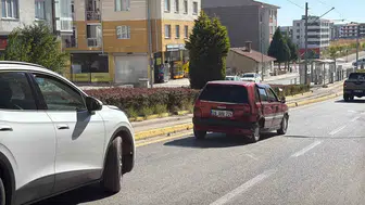 Eskişehir’de hatalı manevra kazaya yol açtı sürücü kaçtı