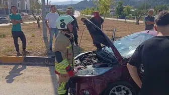 Hatay Yayladağı’nda iki otomobil çarpıştı 6 kişi hastanelik oldu