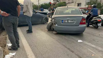 Osmaniye trafiğinde dört araç birbirine girdi