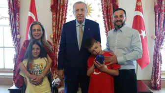 İngiliz çocuk Joshua Harris Erdoğan ile Dolmabahçe’de buluştu