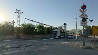 Van'da hemzemin geçit arızası trafiği felç etti