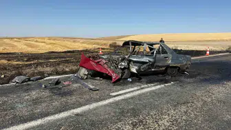 Afyonkarahisar’da iki otomobil çarpıştı ve bir araç alev aldı