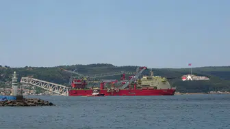 Çanakkale Boğazı dev gemi için trafiğe kapatıldı