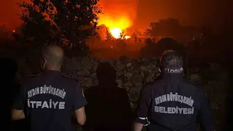 Çine'deki orman yangını Mutaflar Mahallesi'ni tehdit ediyor