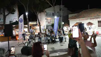 Didim’de sanat sokağı hem eğlendirdi hem birleştirdi