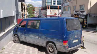 Bilecik'te kaldırımlar araçların işgali altında