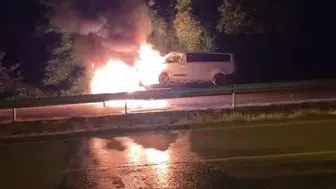 Samsun'da seyir halindeki çekici ve üzerindeki kamyonet alevlere teslim oldu