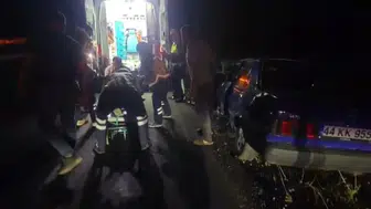 Malatya yolunda lastiği patlayan otomobil kontrolden çıktı