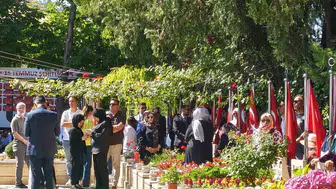 Bakan Çiftçi 15 Temmuz şehitlerini kabirleri başında andı