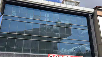 Gaziosmanpaşa’da silahlı saldırgan kaza yapınca aracını bırakıp kaçtı