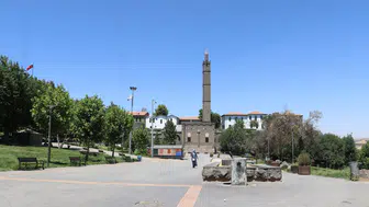 Diyarbakır 40 dereceyi aşan sıcaklıklarla eve kapandı
