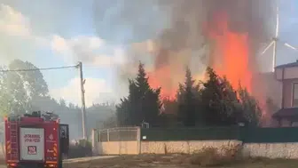Çatalca'da otluk alanda başlayan yangın villaya kadar ulaştı