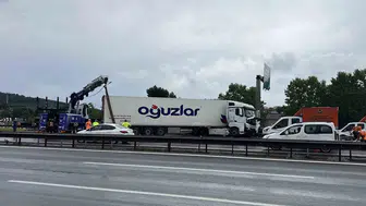 Pendik TEM trafiği tır kazasıyla kilitlendi