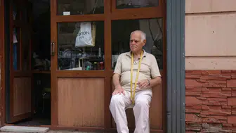 Adapazarı’nda bir terzi 20 yıldır üç metrekareye sığmaya çalışıyor