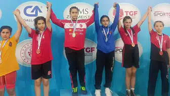 Besnili genç güreşçi Ankara’da altın madalyayı boynuna taktı