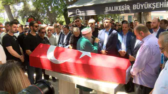 Bandırma eski belediye başkanını son yolculuğuna uğurladı