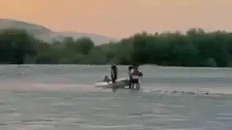 Batman'da yükselen sularda mahsur kalan iki kişi kurtarıldı