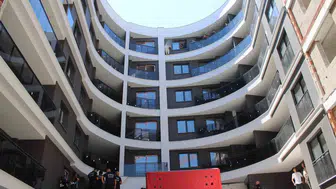 Aydın'da inşaatın altıncı katına çıkan genç ekipleri harekete geçirdi