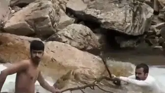 Uzungöl’de dereye düşen arkadaşını kurtarmak isteyen turist akıntıya kapıldı