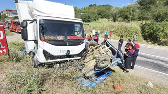 Bartın'da kamyon ve tarım aracı çarpıştı Bir ölü