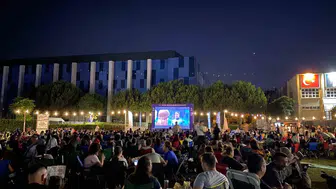 Aydınlı çocuklar açık havada sinema keyfi yaşadı