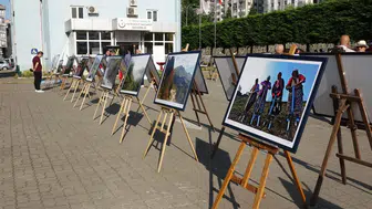 Doğduğu hastaneye 70 eserini hediye etti