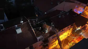 Eskişehir'de bir binanın çatısı alevlere teslim oldu