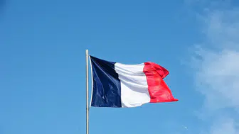 Paris sokaklarında bıçaklı saldırı dehşeti