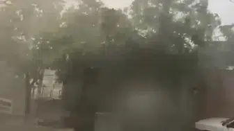 Manisa Kırkağaç'ta fırtına çatıları uçurdu