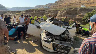 Şırnak Güçlükonak yolunda otomobil uçuruma yuvarlandı