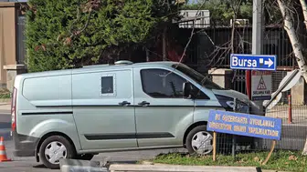 Mudanya'da zırhlı araç direğe girdi