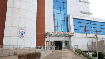 Çiğli Belediye Başkanı’nın makam aracına otoparkta silahlı saldırı
