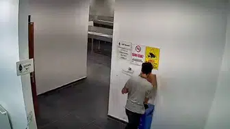 Adıyaman Kent Meydanı’nda tuvalet kasasını söktüler