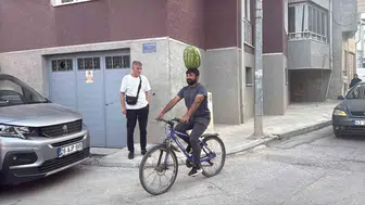 Eskişehirli usta kafasında 40 kilo karpuzla şov yapıyor