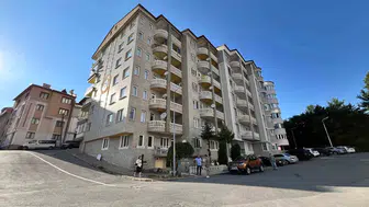 Sivas'ta Bir Apartmanın Sıra Dışı Mücadelesi Yola Çizgi Çektiler, Tabela Astılar