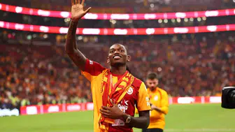 RAMS Park'ta sürpriz ziyaret Milan'ın yıldızı Rafael Leao sarı-kırmızılı taraftarlarla buluştu