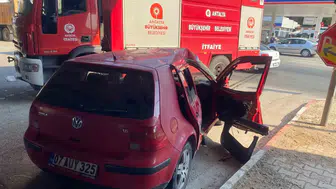 Işıkta Tırla Çarpışan Otomobilin Sürücüsü Hafif Atlattı