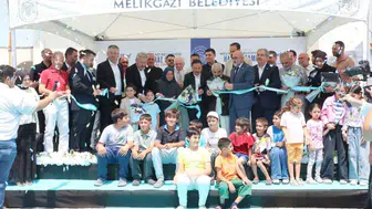 Kayseri'de hayırseverlerin desteğiyle yapılan Hayrat Camii kapılarını açtı
