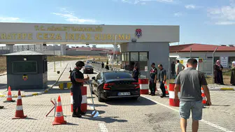 Ümit Özdağ cezaevinde Sinem Dedetaş ve Oğuzhan Uğur ile görüştü