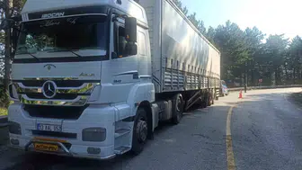 Karabük yolunda savrulan dorse faciaya ramak bıraktı