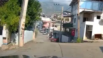 İskenderun’da yol verme çabası kazayla bitti
