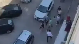 Bakırköy'de sokak ortasında yumruk yumruğa kavga