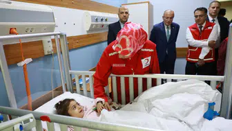 Kızılay Başkanı Kahire'de Gazzeli hastalarla buluştu, yeni destek programı duyurdu