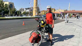Çorumlu öğretmen iki yıllık dünya turu için pedallamaya başladı