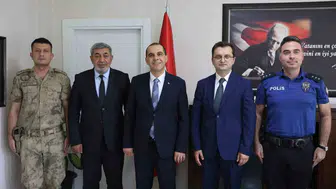 Iğdır Valisi Taşolar yeni kaymakamı makamında ziyaret etti
