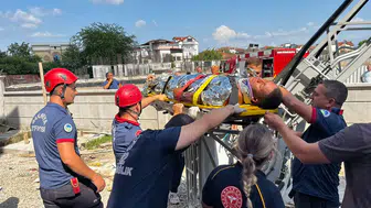 Sakarya’da inşaat işçisi akıma kapılarak ağır yaralandı