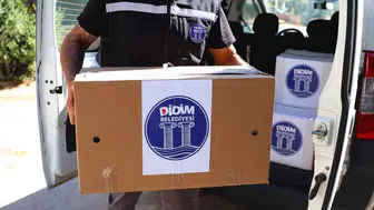 Didim’de belediye kapı kapı dolaşarak ihtiyaç sahiplerine ulaşıyor