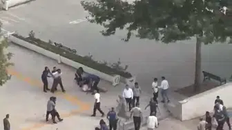Elazığ Adliyesi önünde gerginlik Tekmeli yumruklu kavga kamerada