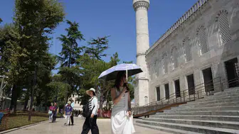 İstanbul sıcağında Kireçburnu plaja döndü